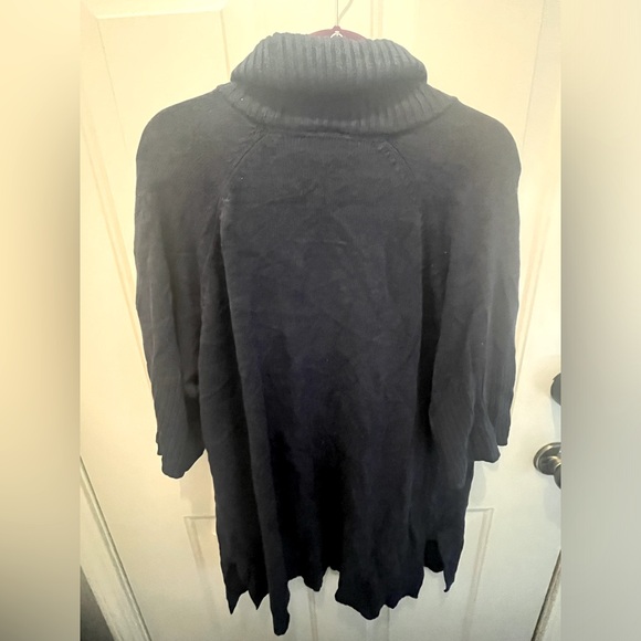 EUC Women’s Isaac Mizrahi Live Navy Turtleneck Tunic Sweater, Size M - Picture 4 of 4